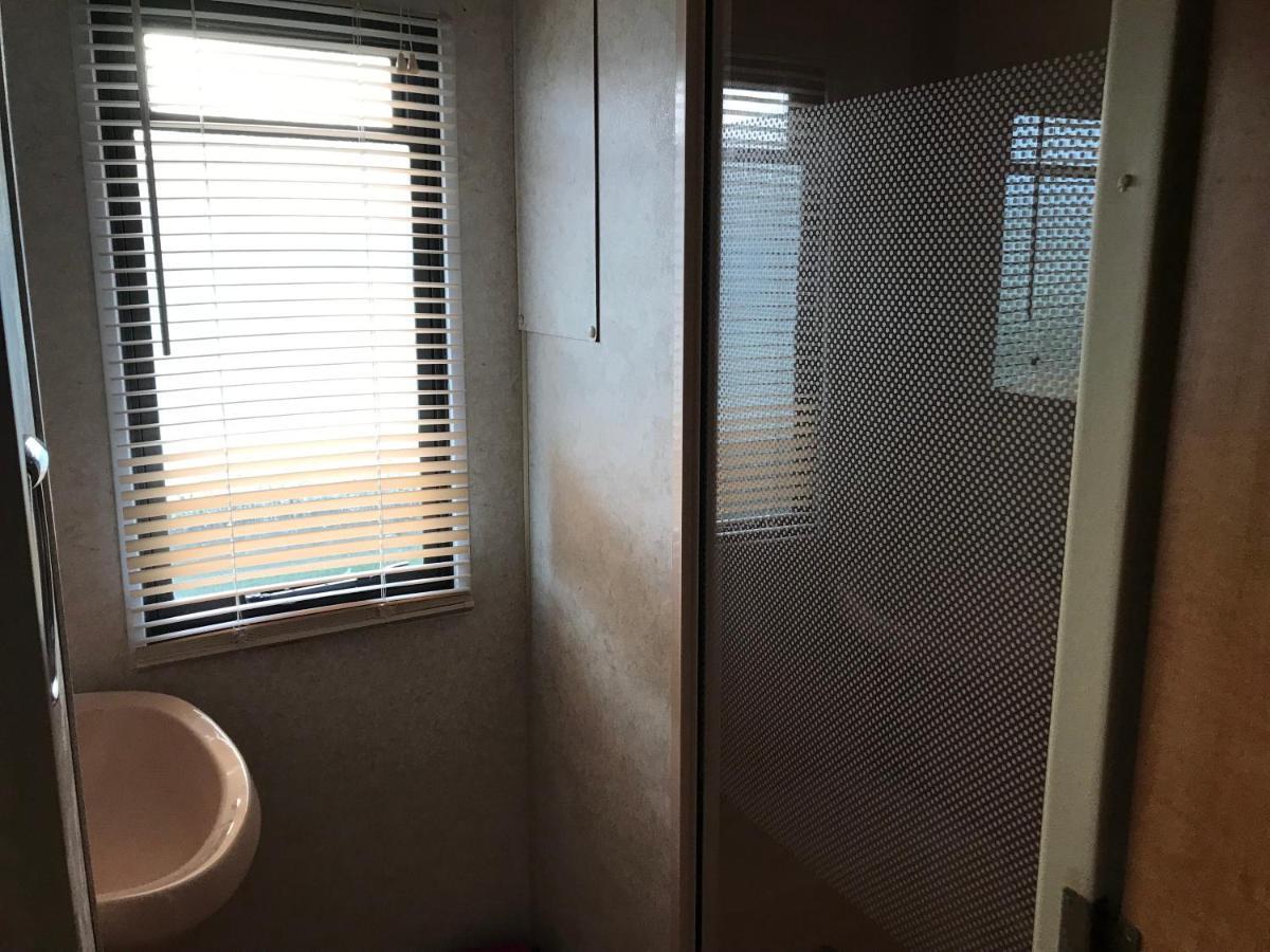 ホテル 8 Berth On Coral Beach インゴールドメルズ エクステリア 写真